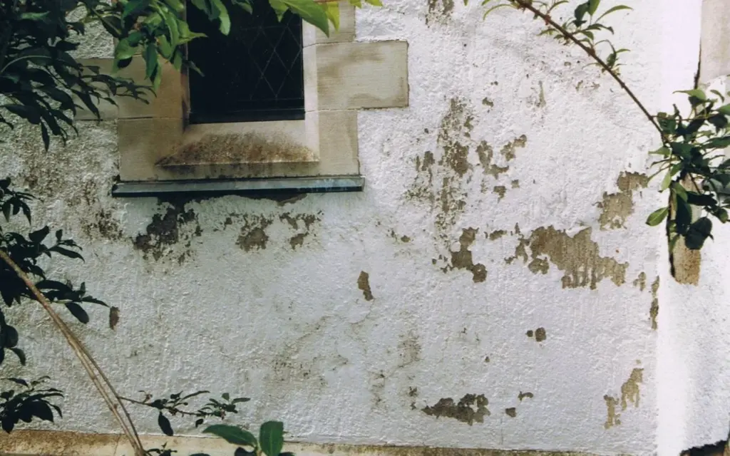 Putzschäden an der Pauluskirche vor der Sanierung