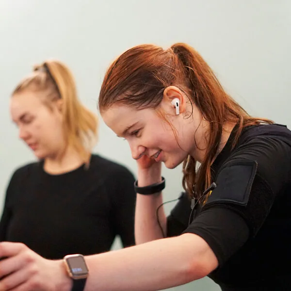 Zwei Frauen beim EMS-Cardiotraining